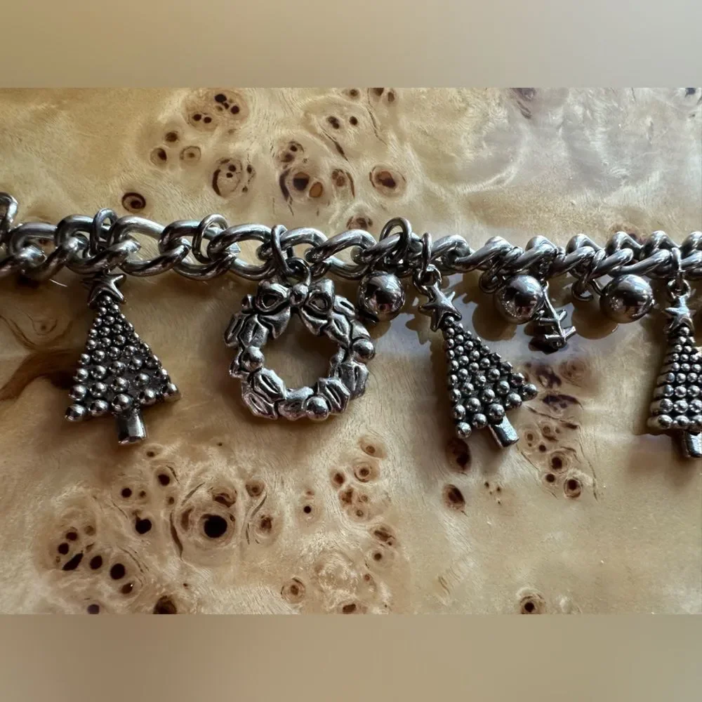 Vintage Christmas & Winter Theme Charm Bracelet. Tree Snowflakes Wreath